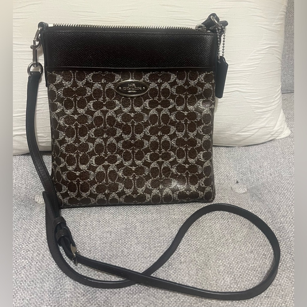🚨COACH BROWN CROSSBODY COATED CANVAS 7 3/4 L x 8 1/4 Hx1
